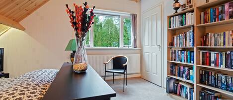 Bungalow | 4 phòng ngủ, trang bị nội thất với thiết kế riêng biệt, bộ trải giường