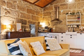 Living room - Mansion in Vale Abrigoso - Mezio With Patio (Castro Daire)