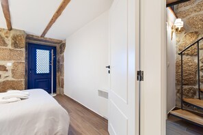 House | 2 bedrooms, individually furnished, bed sheets - Mansion in Vale Abrigoso - Mezio With Patio (Castro Daire)