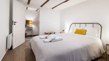 House | 2 bedrooms, individually furnished, bed sheets