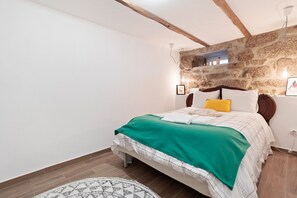 Nhà | 2 phòng ngủ, trang bị nội thất với thiết kế riêng biệt, bộ trải giường