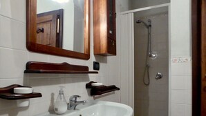 Shower, towels