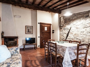 Dining - Vintage Holiday Home in Tuscany With Swimming Pool (Castelnuovo di Val di Cecina)