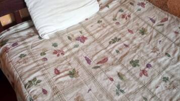 Single Room | Desk, iron/ironing board, free WiFi, bed sheets