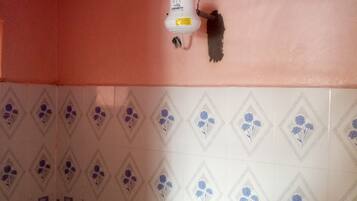 Single Room | Bathroom | Shower, rainfall showerhead, free toiletries, slippers