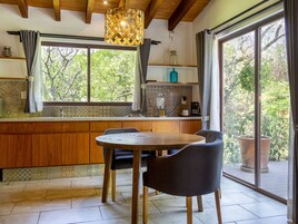 Superior Suite, 1 Queen Bed with Sofa bed, Jetted Tub | In-room dining