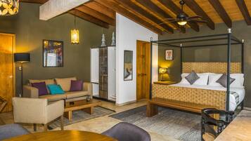 Minibar, escritorio, tabla de planchar con plancha y wifi gratis