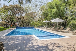 Kolam renang outdoor