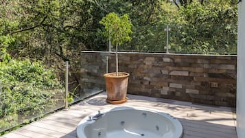 Suite superior, 1 cama Queen size y sofá cama, hidromasaje | Tina de hidromasaje