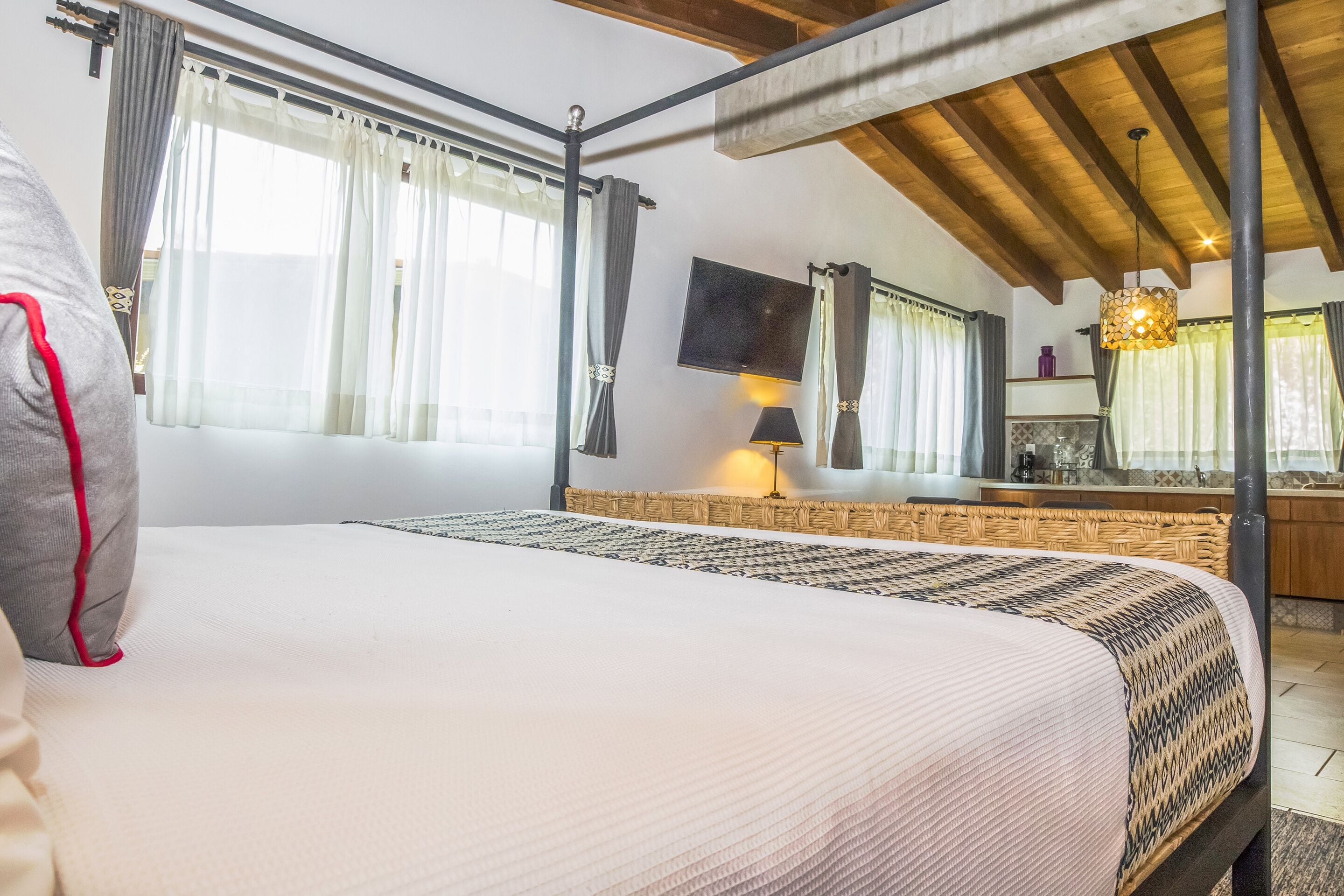 1 bedroom, minibar, desk, iron/ironing board