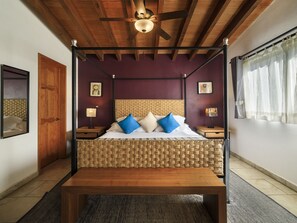 Suite junior, 1 cama de matrimonio con sofá cama | Minibar, escritorio, tabla de planchar con plancha y wifi gratis