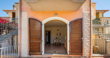 Apartment “Villetta Nora” Close to the Beach with Air Conditioning and Terrace