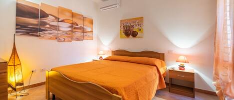 2 bedrooms, iron/ironing board, bed sheets, wheelchair access