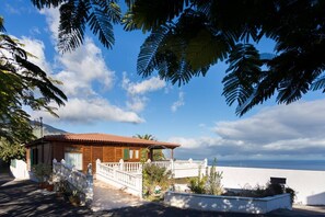 Exterior - Charming "Casa Rural" with Sea View, Mountain View, Wi-Fi, Garden, Terrace & Pool (Arafo)