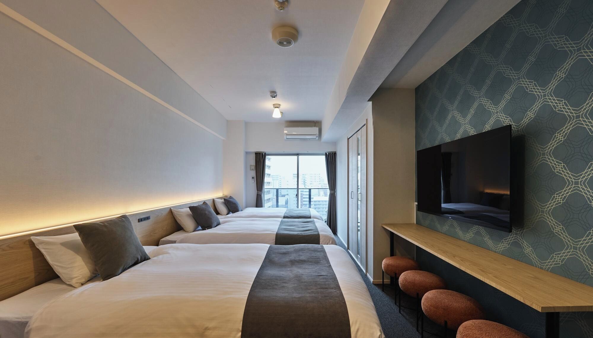 Quarto triplo | Quartos à prova de som, ferros/tábuas de passar roupa, Wi-Fi de cortesia