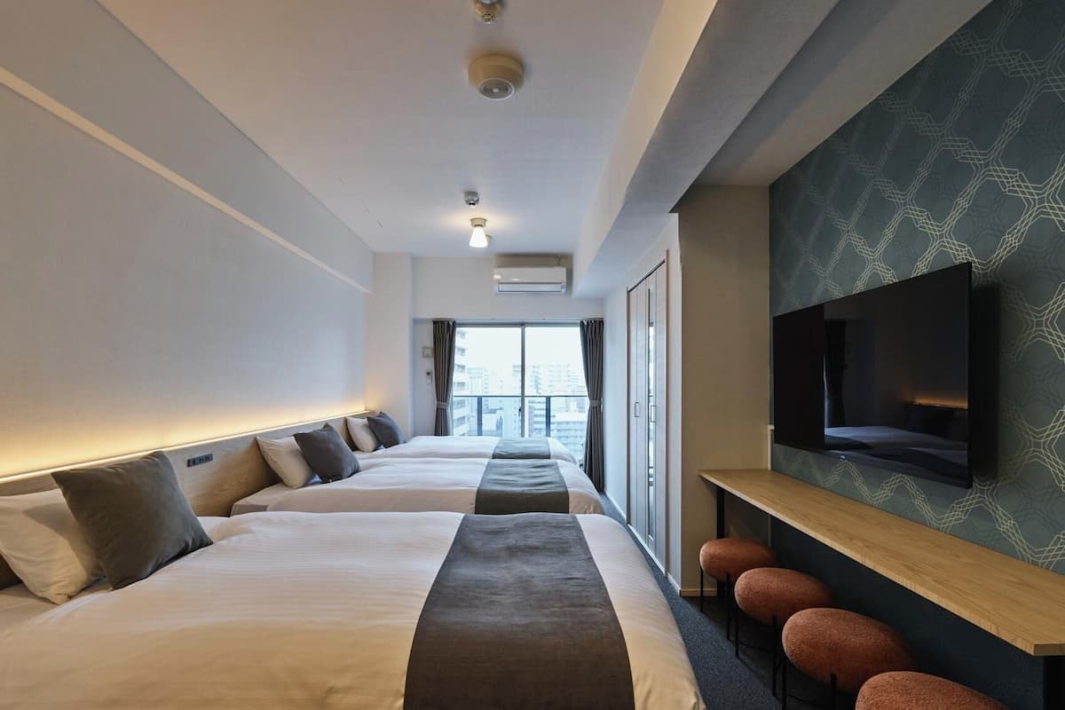 Triple Room | Soundproofing, iron/ironing board, free WiFi, bed sheets