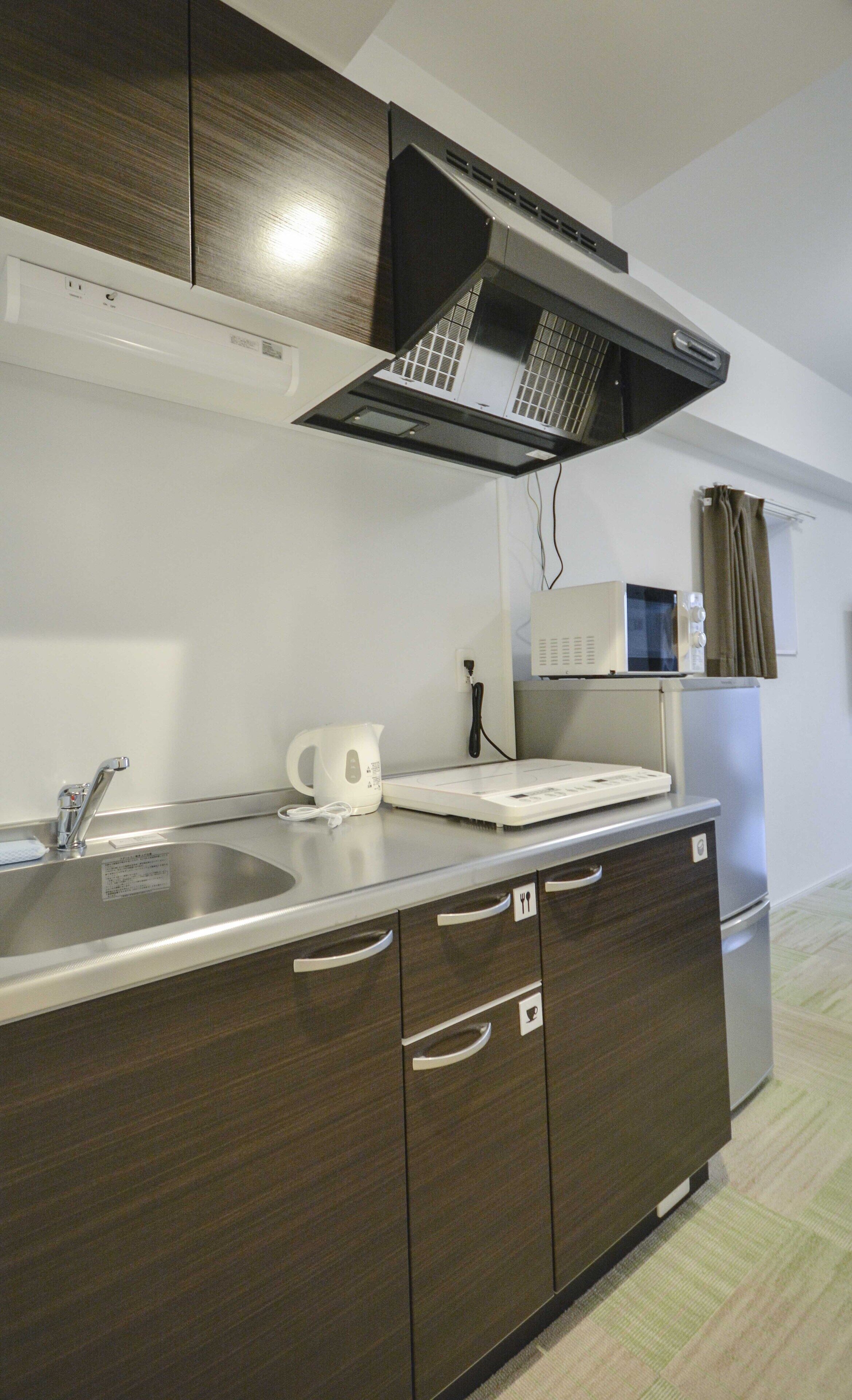 Fridge, microwave, cookware/dishes/utensils, freezer