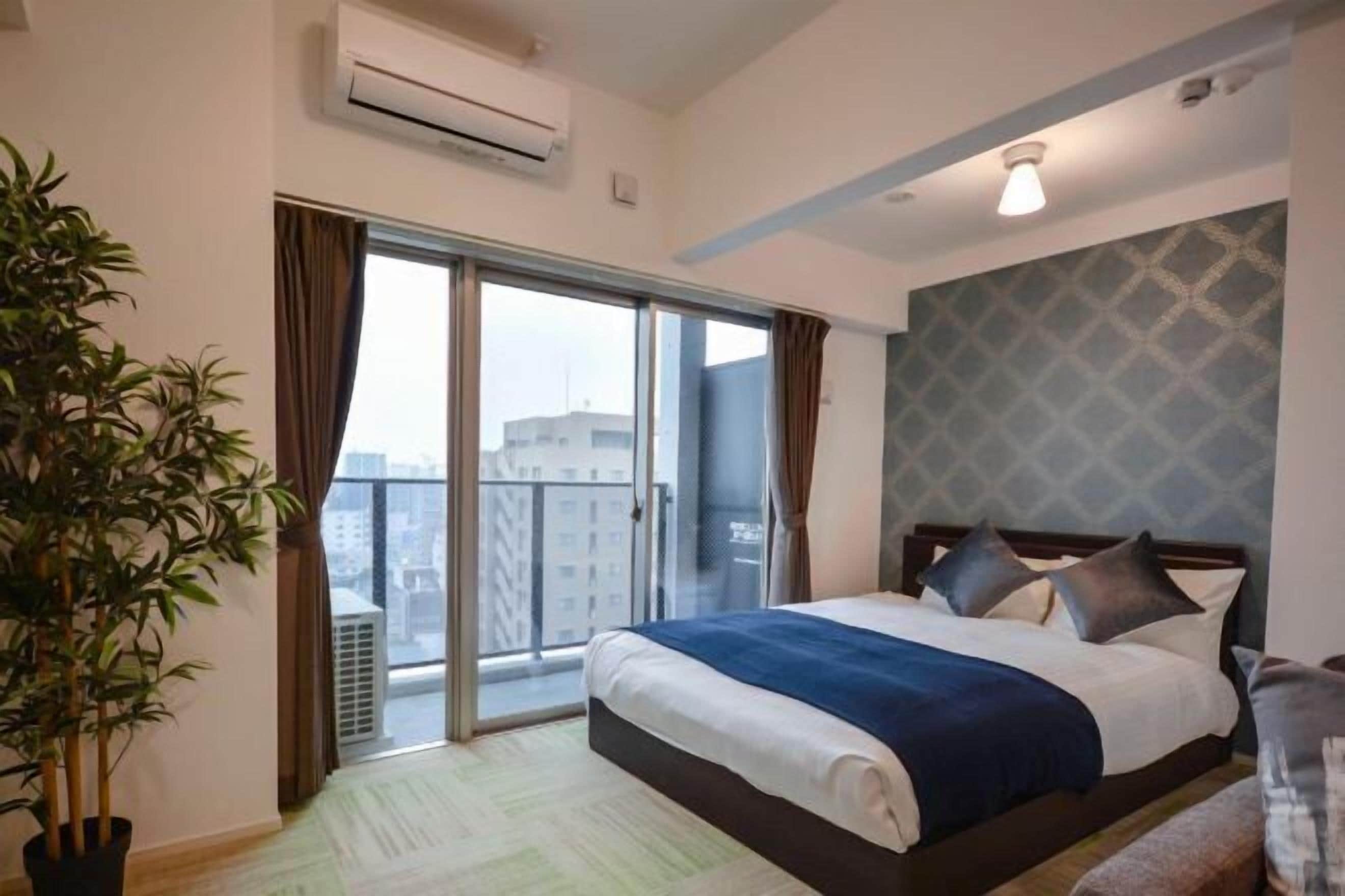 Premium bedding, soundproofing, iron/ironing board, free WiFi