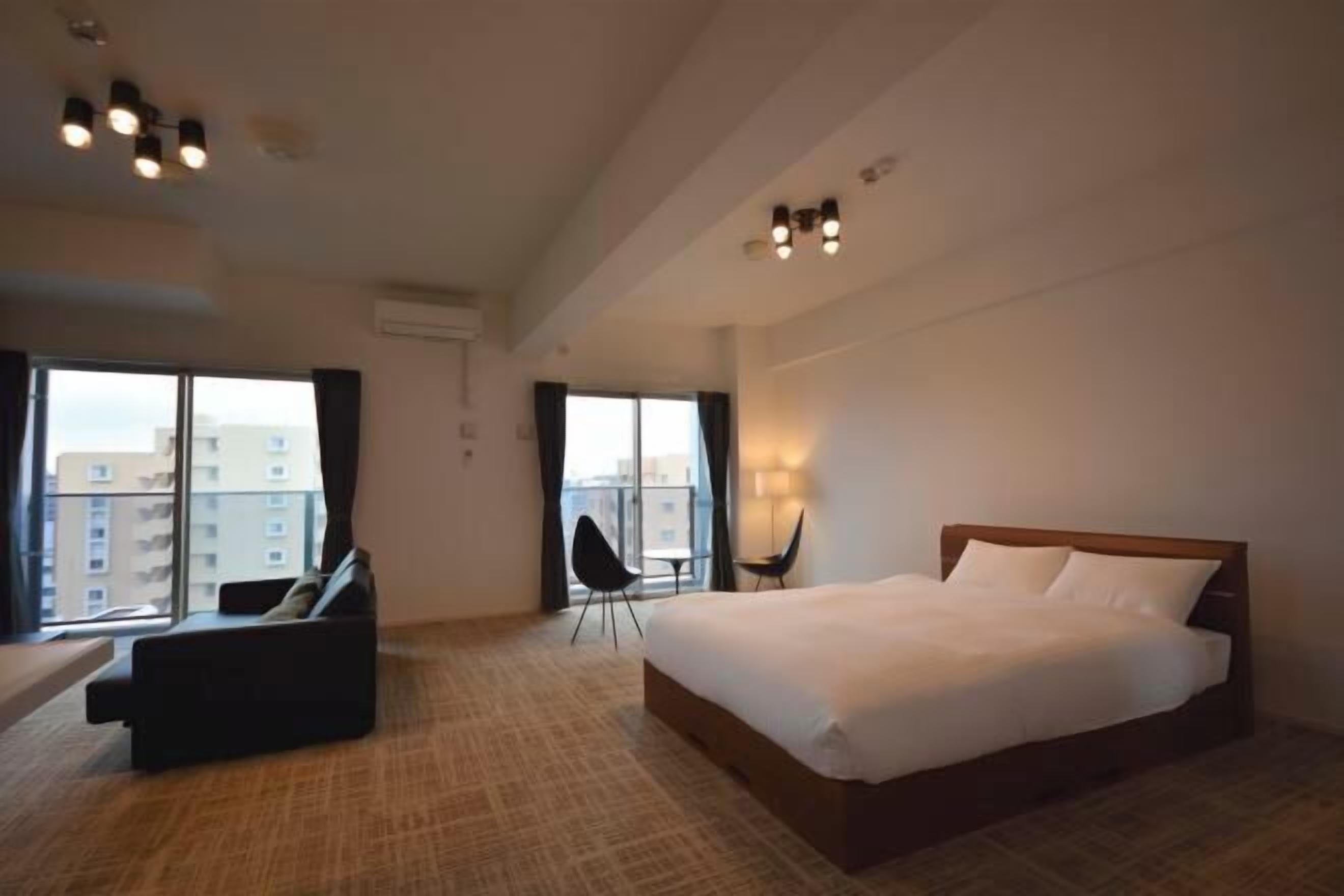 Premium bedding, soundproofing, iron/ironing board, free WiFi