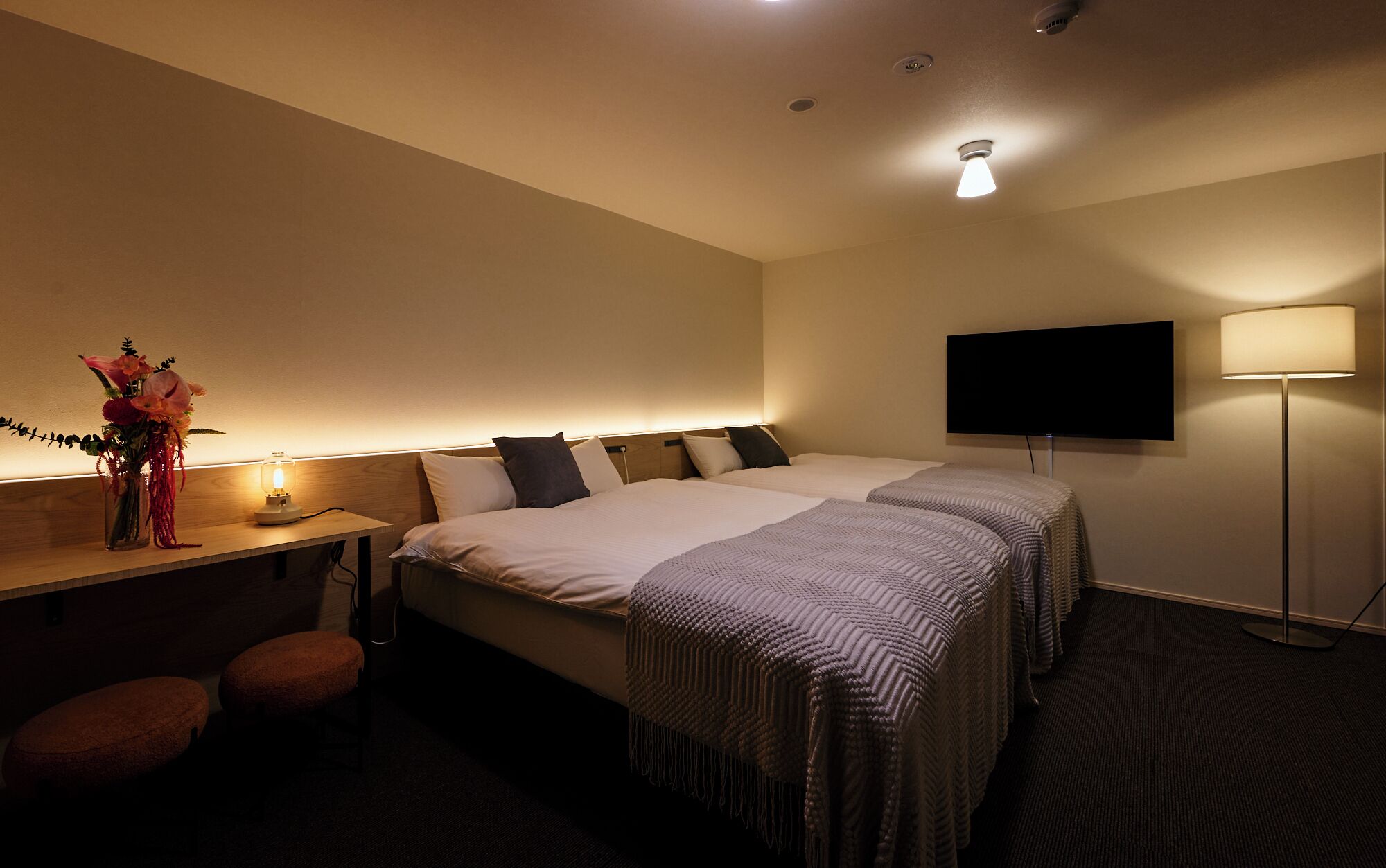 Habitación con 2 camas individuales, acceso para personas con movilidad reducida | Insonorización, tabla de planchar con plancha y wifi gratis 