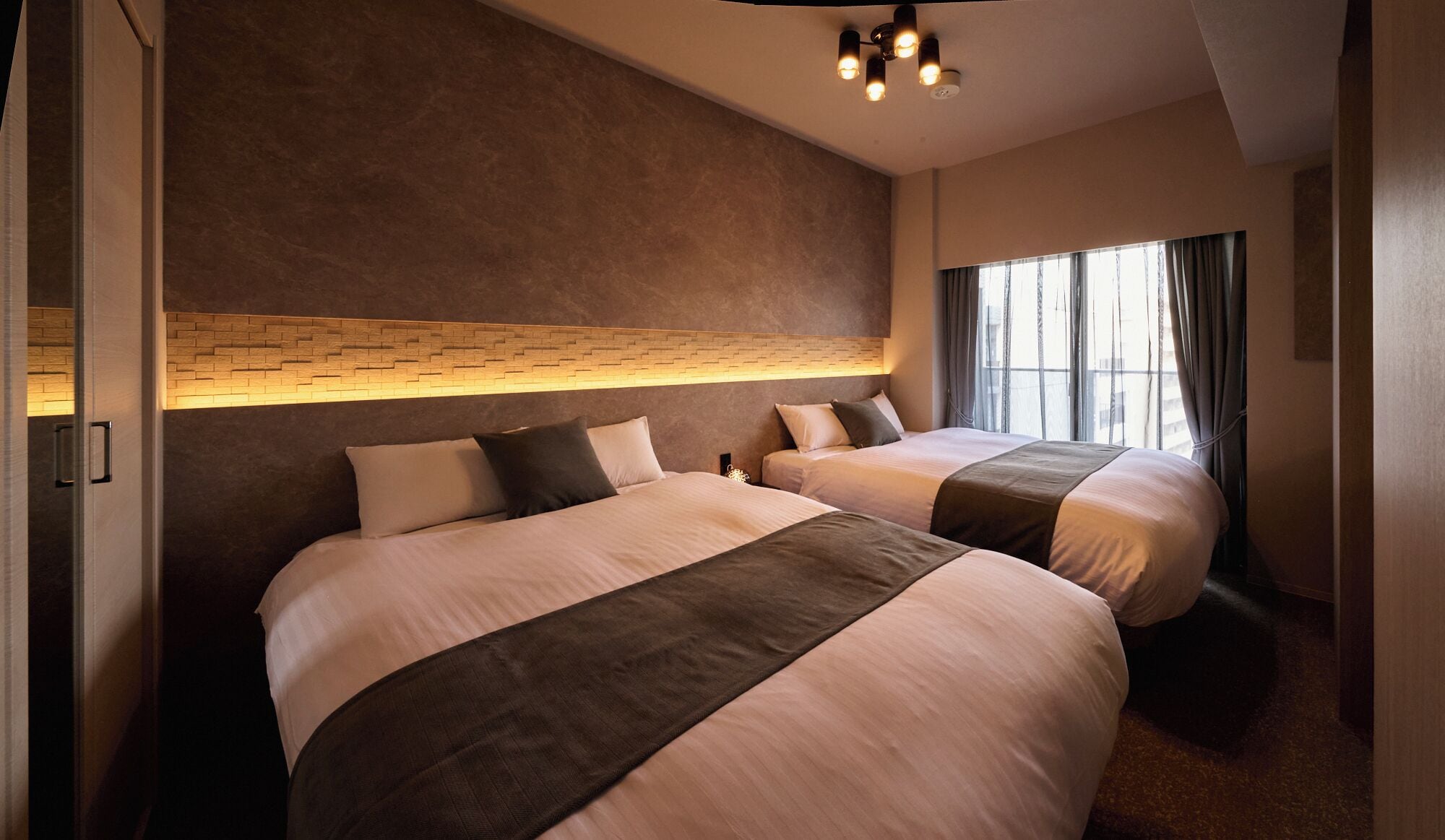 Standard Suite | Soundproofing, iron/ironing board, free WiFi, bed sheets