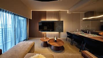 Deluxe Suite | Soundproofing, iron/ironing board, free WiFi, bed sheets