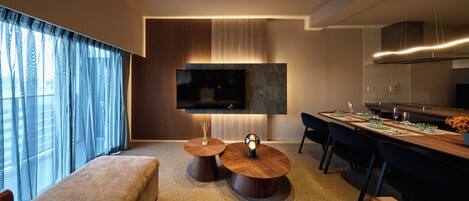 Deluxe-sviitti | Äänieristys, silitysrauta/-lauta, ilmainen Wi-Fi, vuodevaatteet