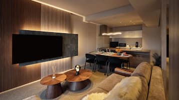 Deluxe-sviitti | Äänieristys, silitysrauta/-lauta, ilmainen Wi-Fi, vuodevaatteet