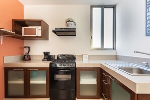 Apartment, 1 Bedroom | Private kitchen | Fridge, microwave - Luxury Apartments (Mérida)
