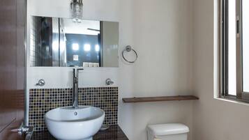 Apartment, 2 Bedrooms | Bathroom | Shower, free toiletries, towels, soap