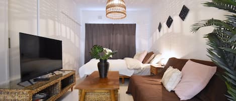 Apartment | Living area | Flat-screen TV