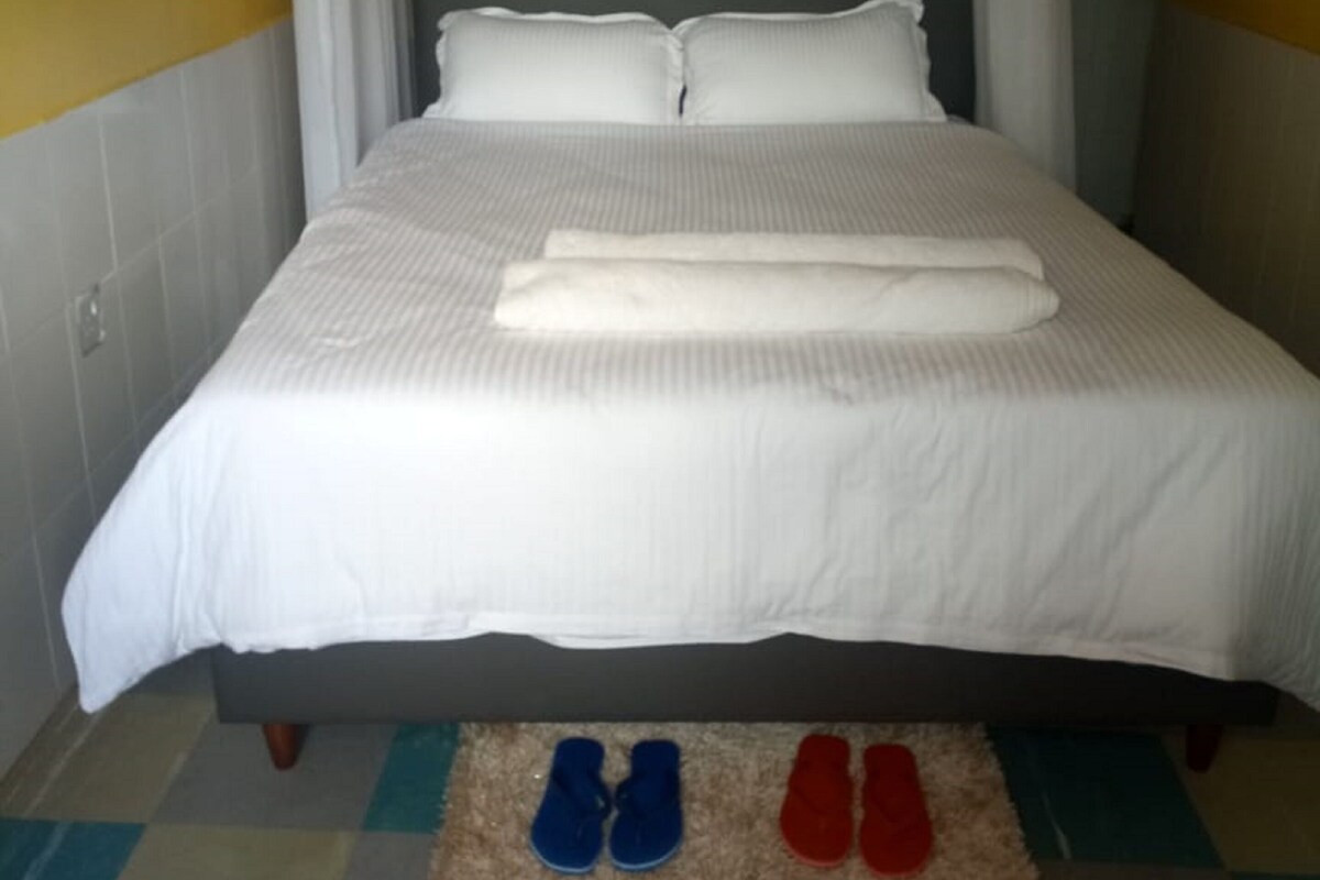 Desk, bed sheets