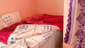 Single Room | Desk