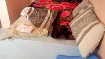 Single Room | Desk