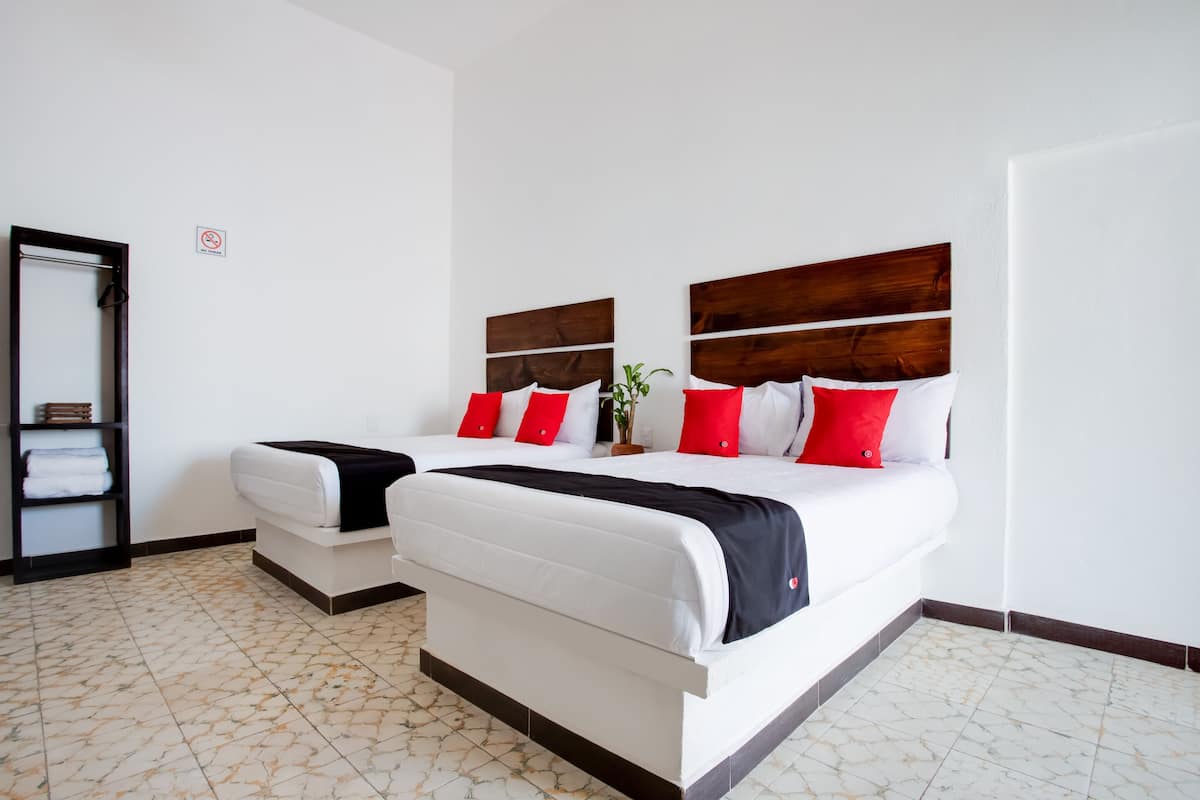 Habitación estándar, 2 camas Queen size | 1 habitación y ropa de cama