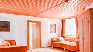 Living room - Beautiful Apartment in Rattenberg by the River (Rattenberg)