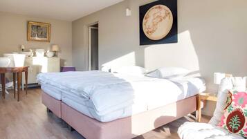 House | 5 bedrooms, individually furnished, iron/ironing board