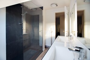 Bathroom - Luxury Pool Villa in Sosoye (Anhée)