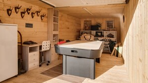 A cozy room with a pool table, wooden walls, and mounted animal heads. - Luxury Pool Villa in Sosoye (Anhée)