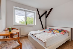 House | 4 bedrooms, individually furnished, bed sheets - Spacious Family Haven in Kropelin (Kroepelin)