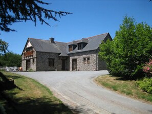 Exterior - Quaint Holiday Home in Saint James With Garden (Saint-James)