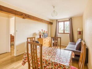 Living room - Quaint Holiday Home in Saint James With Garden (Saint-James)