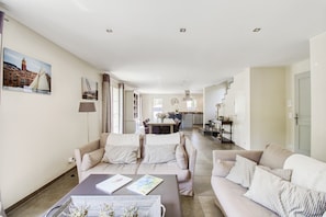 Villa | Living room - Villa in Le Plan-de-la-tour With Pool (Plan-de-la-Tour)