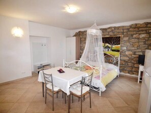 House | 4 bedrooms, individually furnished