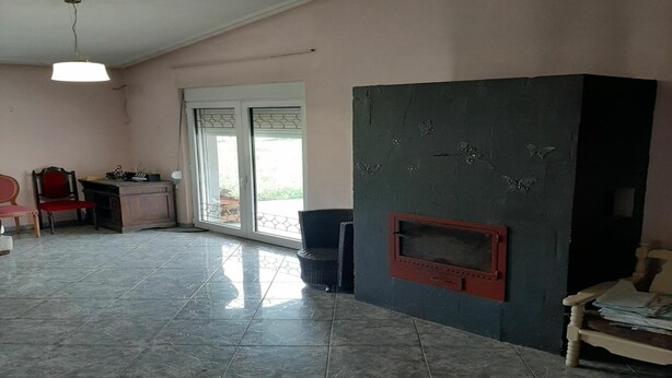 Fireplace - Modest Farmhouse in Voutas With Fireplace (Istiaia-Aidipsos)