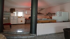 Fridge, oven - Modest Farmhouse in Voutas With Fireplace (Istiaia-Aidipsos)