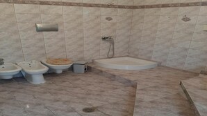 Shower, towels - Modest Farmhouse in Voutas With Fireplace (Istiaia-Aidipsos)
