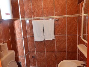House | Bathroom - Lovely Holiday Home in Rovinj With Private Terrace (Bale)