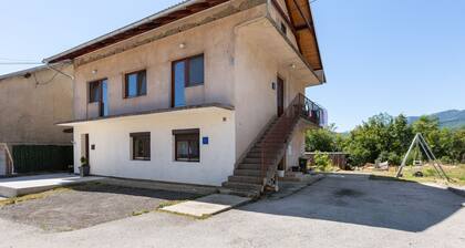 Complacent Apartment in Gračac with a mountain view
