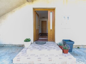 Reception - Complacent Apartment in Gračac with a mountain view (Gracac)